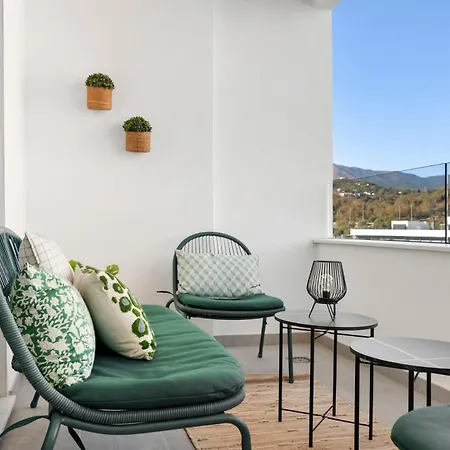 Beautiful 2-bedroom Near Center And *