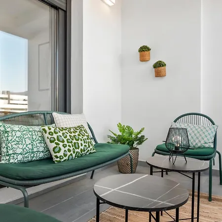 Beautiful 2-bedroom Near Center And *