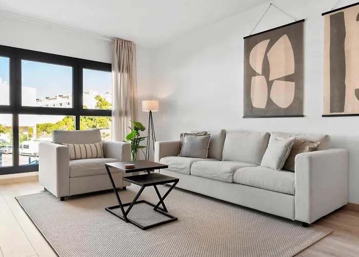 Апартаменти Beautiful 2-bedroom Near Center And