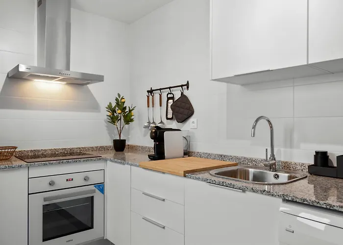 Beautiful 2-bedroom Near Center And * Естепона