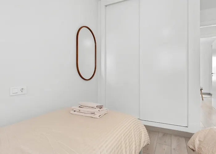 Beautiful 2-bedroom Near Center And