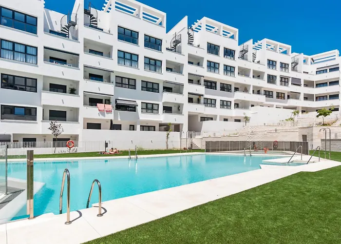 Beautiful 2-bedroom Near Center And