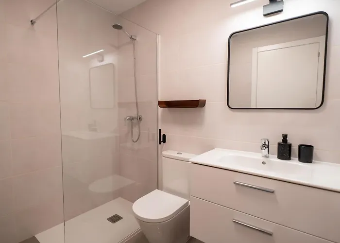 Апартаменти Beautiful 2-bedroom Near Center And