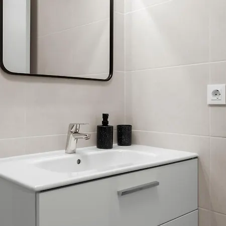Appartement Beautiful 2-bedroom Near Center And *