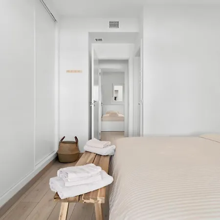 Beautiful 2-bedroom Near Center And