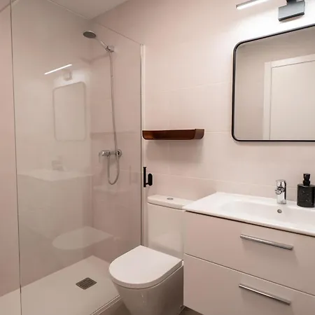 Apartmán Beautiful 2-bedroom Near Center And