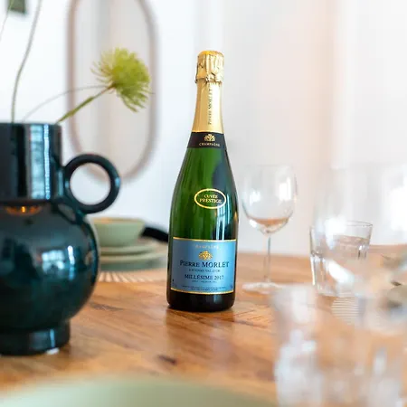 Apartmán Beautiful 2-bedroom Near Center And