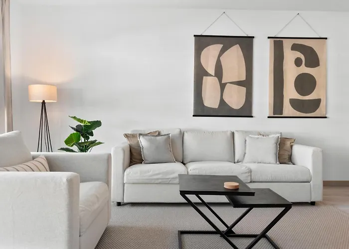 Beautiful 2-bedroom Near Center And *