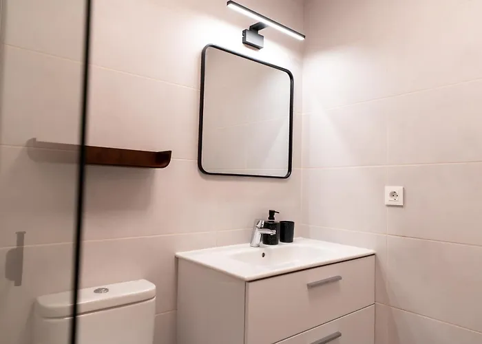 Beautiful 2-bedroom Near Center And Appartement *