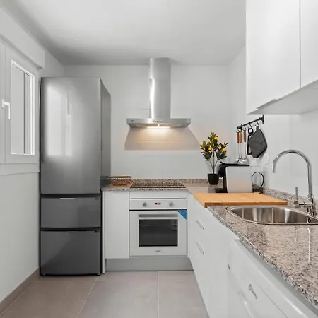 Beautiful 2-bedroom Near Center And 公寓 埃斯特波纳