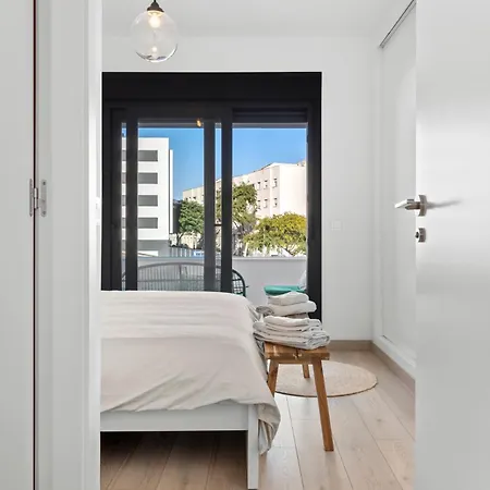 Beautiful 2-bedroom Near Center And 埃斯特波纳